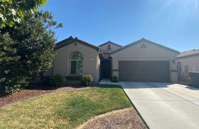 Lovely Home for rent in Visalia, Ca