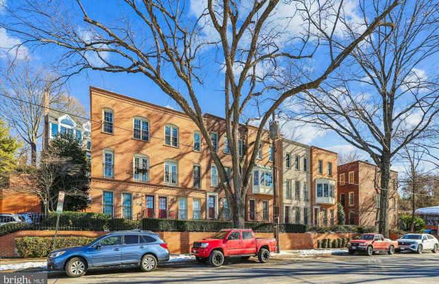 4611 1/2 MACARTHUR Boulevard NW unit: B