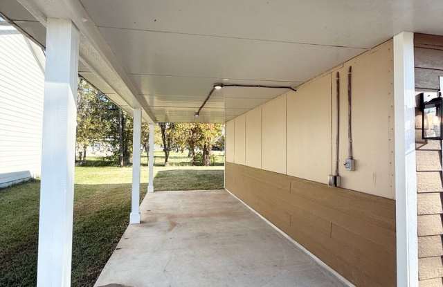 Charming Recent Construction 3/2/1 Home Near Downtown Lake Jackson !