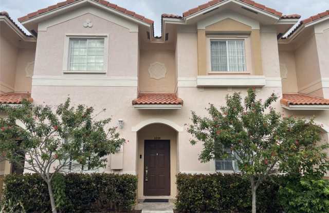 8835 S Isles Cir