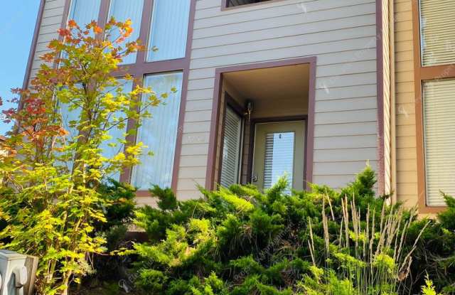 Photo of FULLY FURNISHED, 1 BR - 1.5 BA + LOFT CONDO IN NW BEND