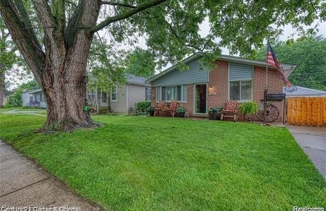 4924 HAZEL Street - 4924 Hazel Street, Dearborn Heights, MI 48125