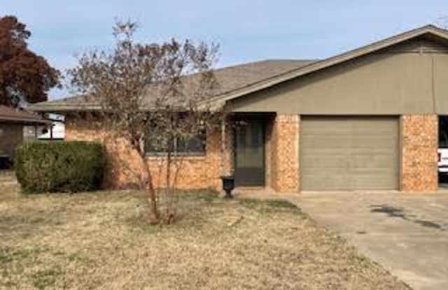 Photo of 2/2 Large 1200 Sq Ft Duplex with Garage and Large Backyard