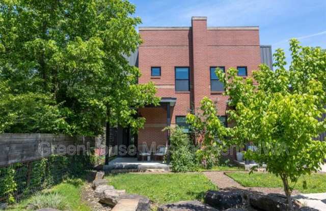 Photo of 808 S Locust Ave