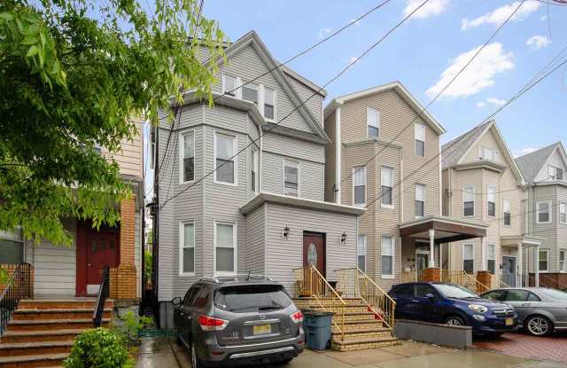 113 OAK ST - 113 Oak Street, Hudson County, NJ 07086