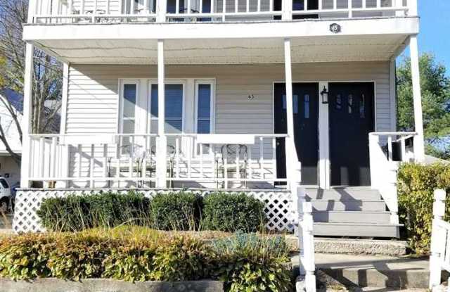 65 S Elm #3 St