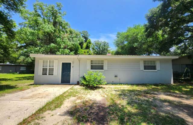 2 Nevada Cir Pensacola. MOVE IN SPECIAL: HALF OFF first full month of rent!!!