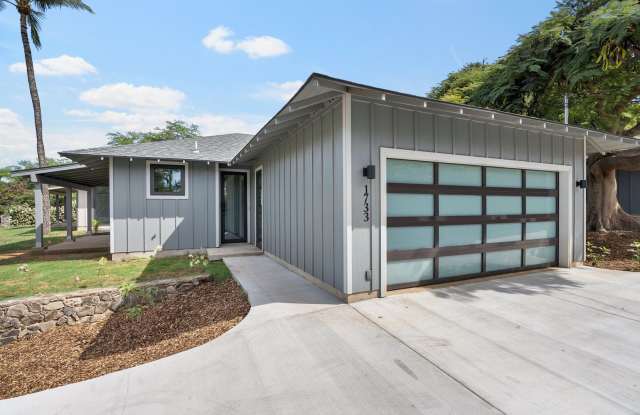 Modern Beach Cottage Across the Street from the Beach in Kihei