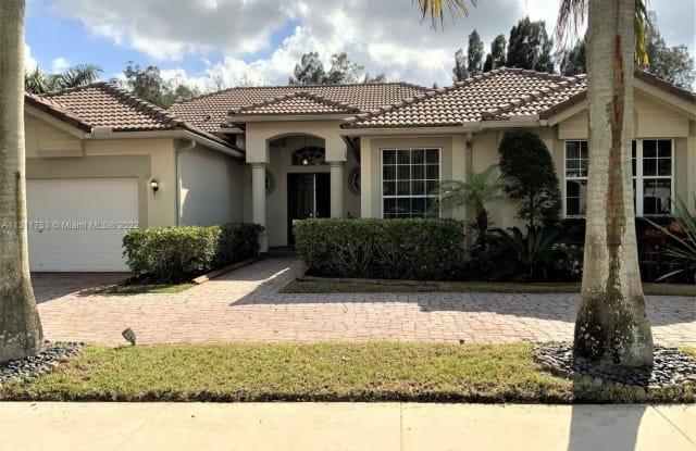 8444 S Lake Forest Dr - 8444 South Lake Forest Drive, Davie, FL 33328