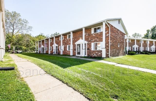 671 South Shore Drive - 671 South Shore Court, Vermilion, OH 44089