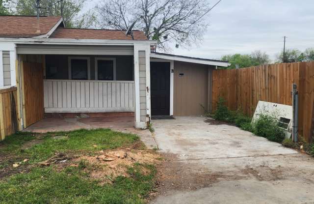 House for lease in Downtown Manor. $2000!! - 101 South Lockhart Street, Manor, TX 78653