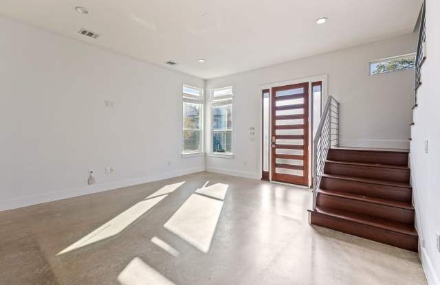 Beautiful 2 bedroom, 2 bathroom home in Rosewood!!!