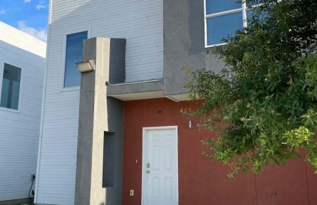 Photo of 2235 BASSWOOD ST #10