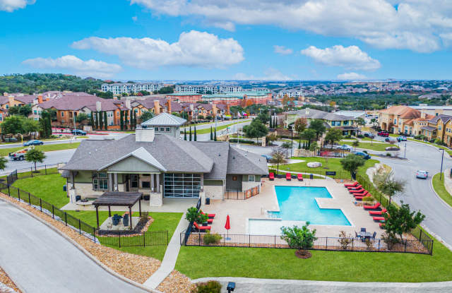 Overlook at Stone Oak Park Apartments