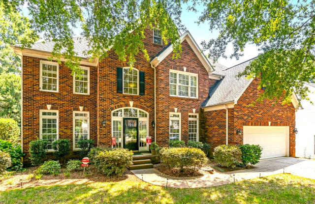 Huntersville! Luxury 5 Bedroom Home w/Bonus! NorthStone Golf Club!