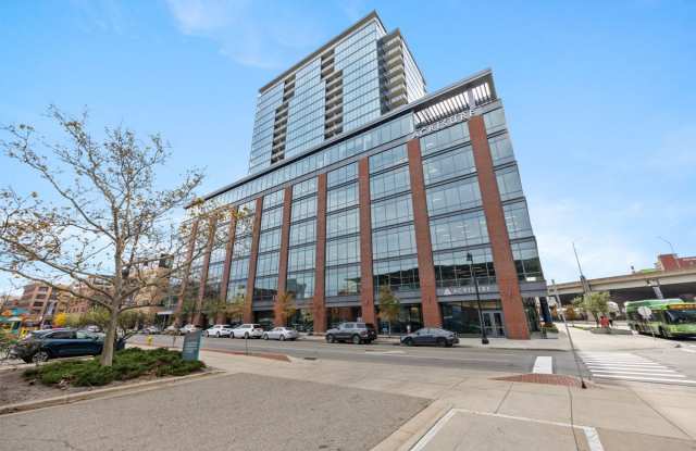 Studio Park Tower and Lofts