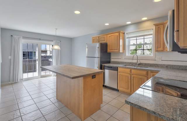 Turnberry Ridge – 3 Bedroom, 2.5 Bath Zero-Lot Home with 2-Car Garage