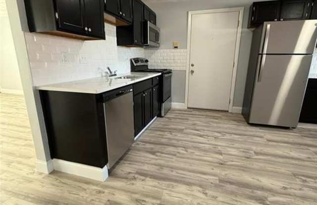 61 Esten Avenue unit: 4