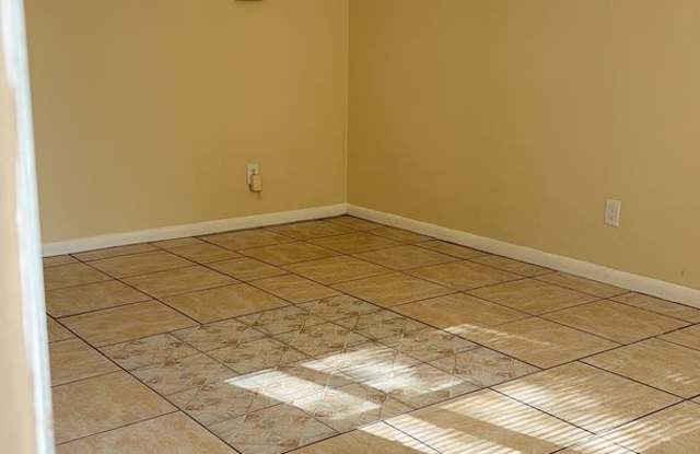 3 Bedroom 1.5 Bathroom Home For Rent -Corner lot / Fenced