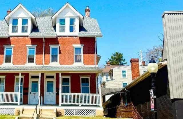 Photo of 327 MAIN Street unit: 2