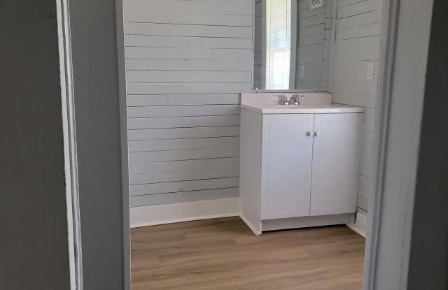 533 W 4th Street - 3