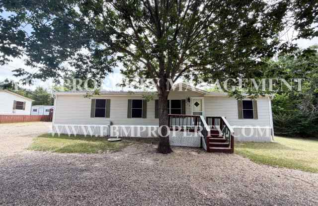 102 Acres Loop - Cozy 3 Bedroom, 2 Bathroom Home in Gun Barrel City, TX!