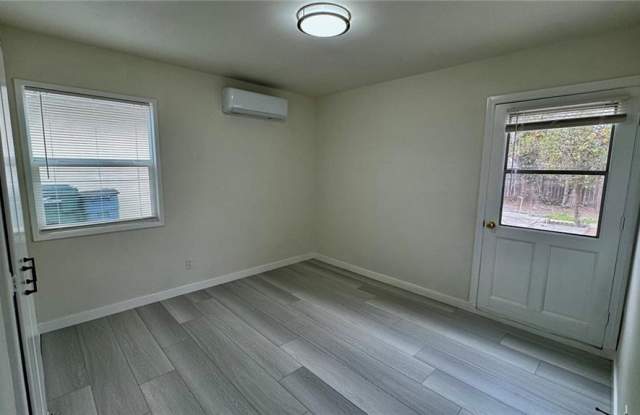 688 Bridwell Street West