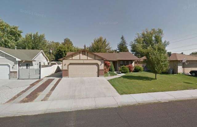 3226 N Welford Ave