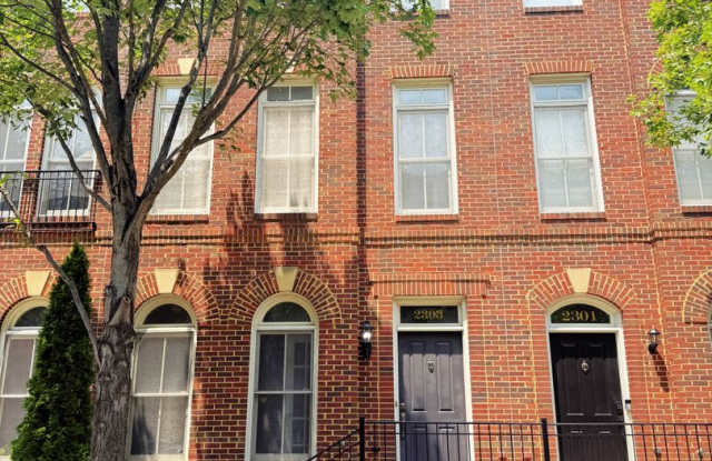 Large 3 Bedroom/3.5 Bath EYA home in the Brownstones at Wheaton!