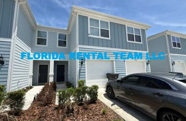 3/2.5 Like new Davenport Townhome