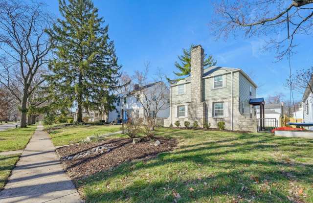 909 S Roosevelt Avenue