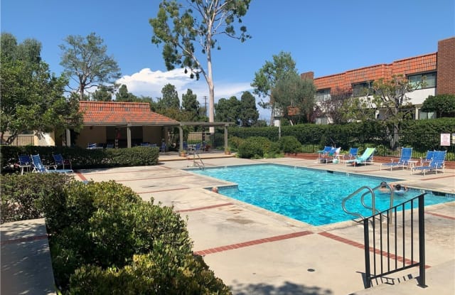 Photo of 28000 Ridgebluff Court