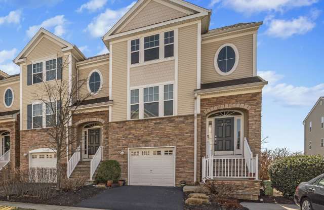 Photo of 215 Mallard Ln