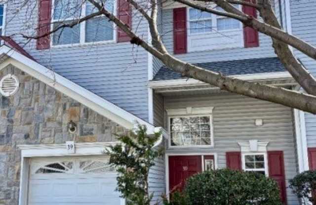 39 Rozalyn Ln