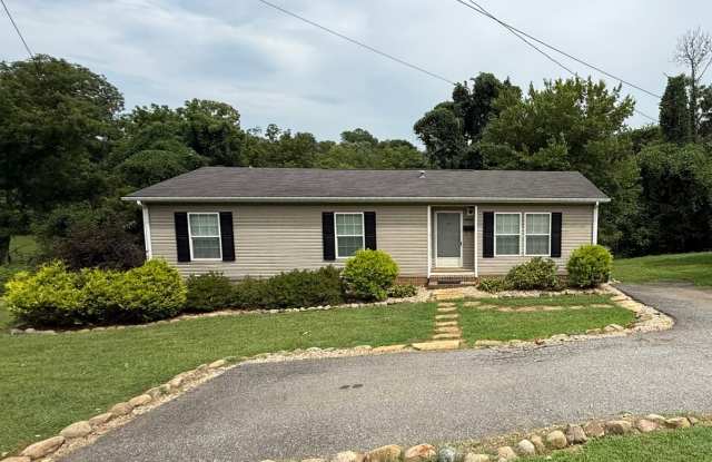 One Level House Off Fort Avenue
