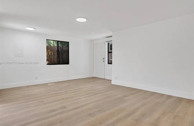 317 SW 9th Ave