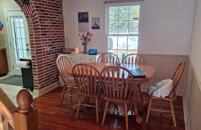 216 CRICKLEWOOD Circle