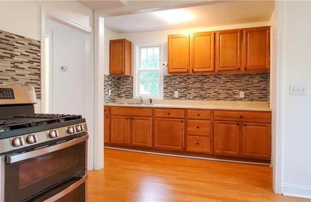 105 Manhattan Avenue