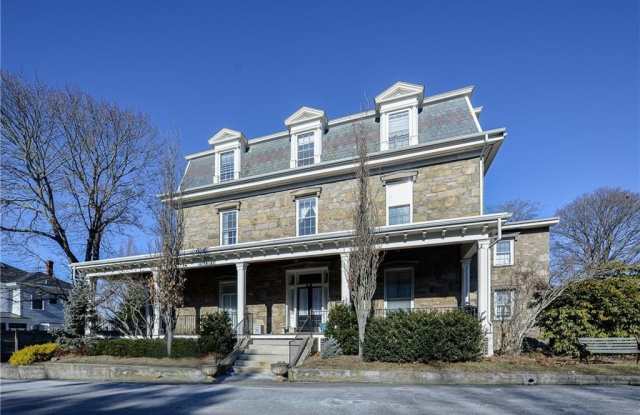 10 Pell Street