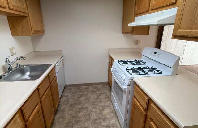 2 Bed 2 Bath Duplex!
