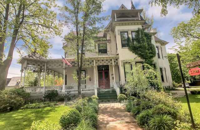1005 W 4th St.#11