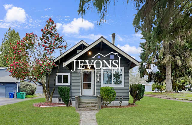 Beautiful Two-Story Single-Family Home in Newcastle