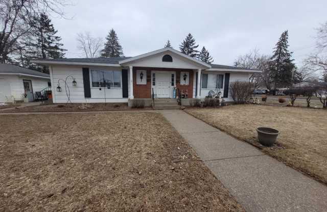 $1170| 2Bd 1Ba| 808 Coleman Street | Available 4/1/26