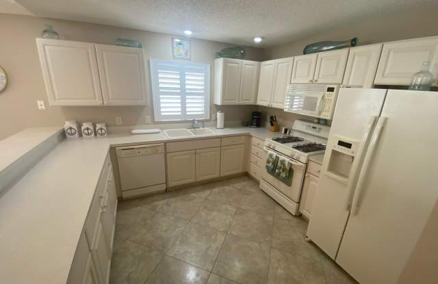 Beautiful Fully Furnished, SEASONAL RENTAL, Courtyard Villa In the Cottages at Summerchase