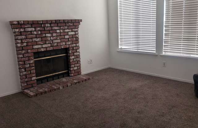 955 East Amber Avenue