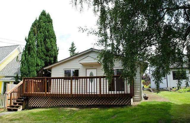 6 Bedroom House close to everything!