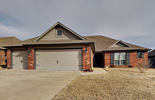 8421 N 76th East Ave - 8421 North 76th East Avenue, Owasso, OK 74055