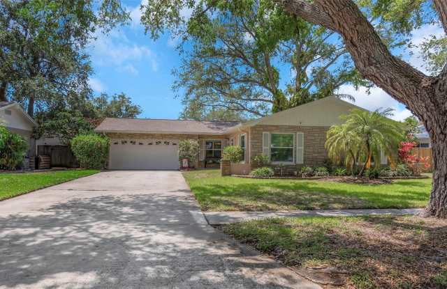 1542 DINNERBELL LANE E