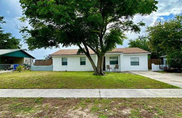 Photo of 2313 S SWAN COURT NE