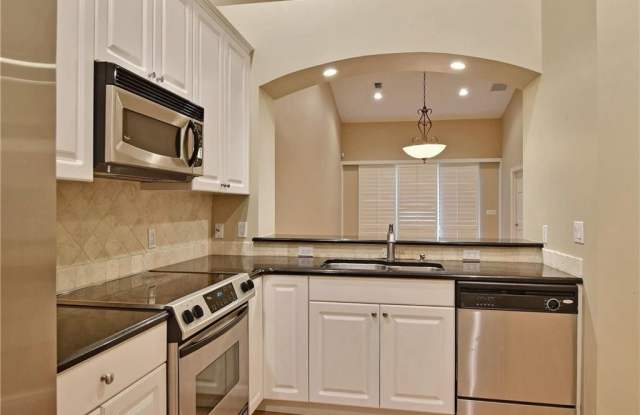 4325 Cross Court